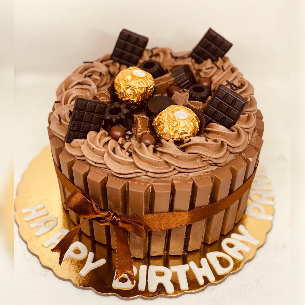 Photo Print Kitkat Cake – Delicious Live Bakery